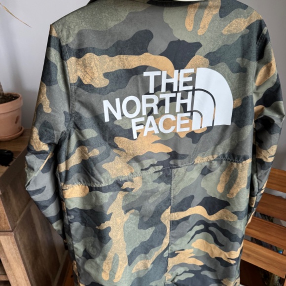 The North Face Woman’s Jacket Size Small - Picture 2 of 3